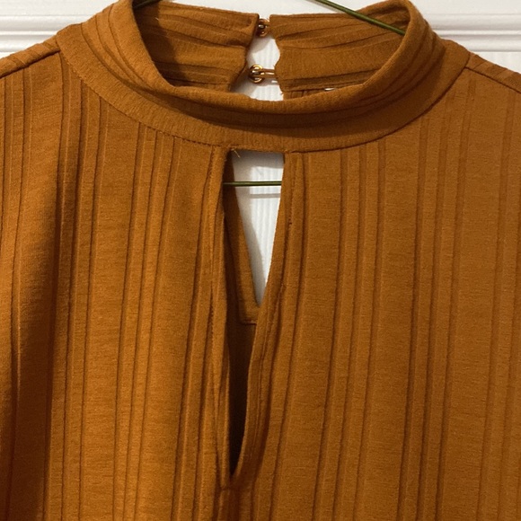 RW&CO Blouse - Picture 2 of 11